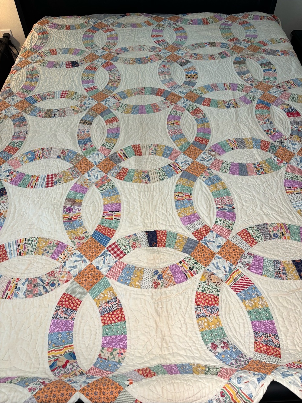 Vintage 1930s Handmade Double Wedding Ring Pattern Quilt (86" x 88") Cottagecore - Picture 5 of 16